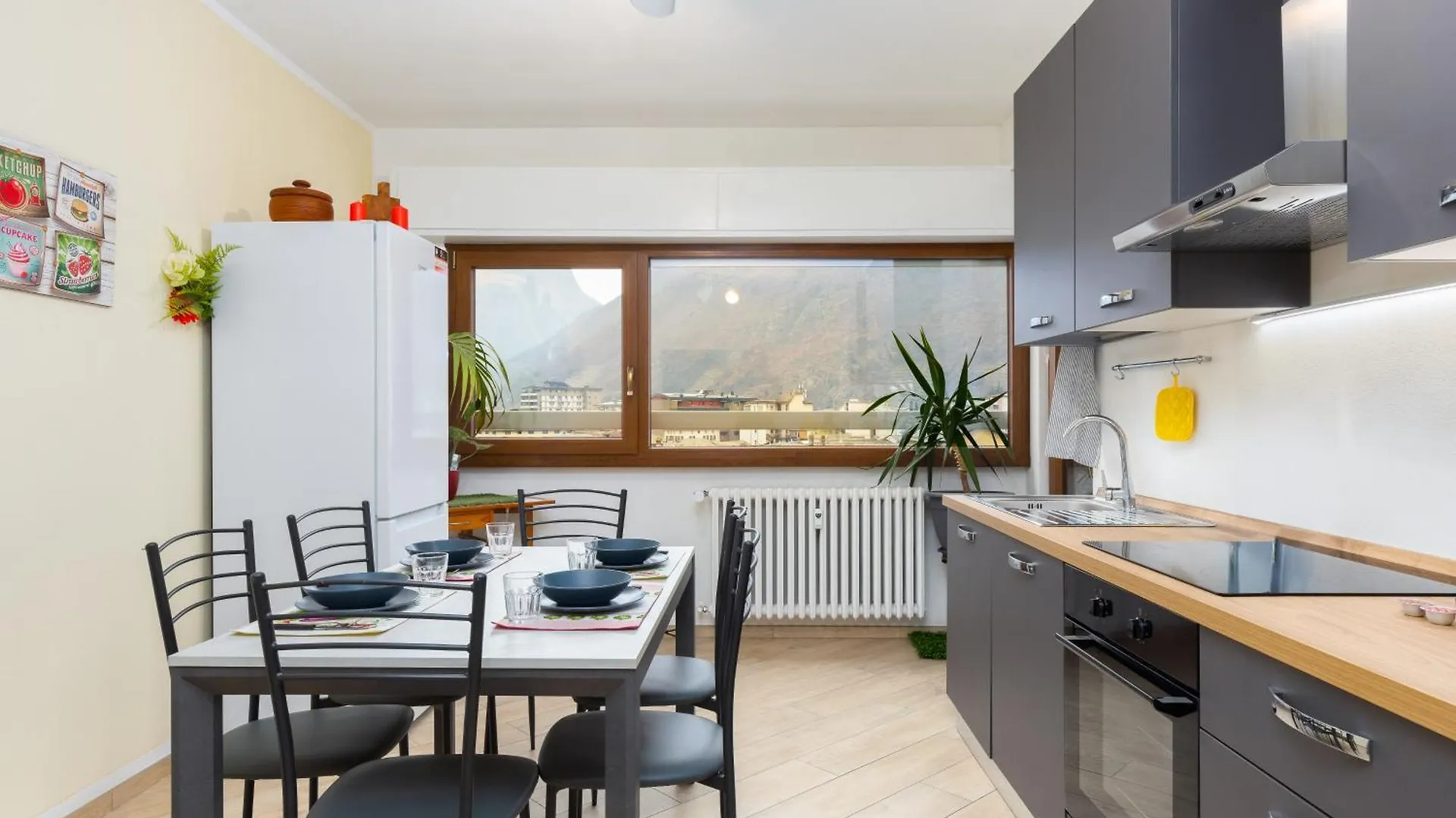 Appartement 1Min From Bernina Express - Mountain View - Ac - Wifi à Tirano 0*,  Italie